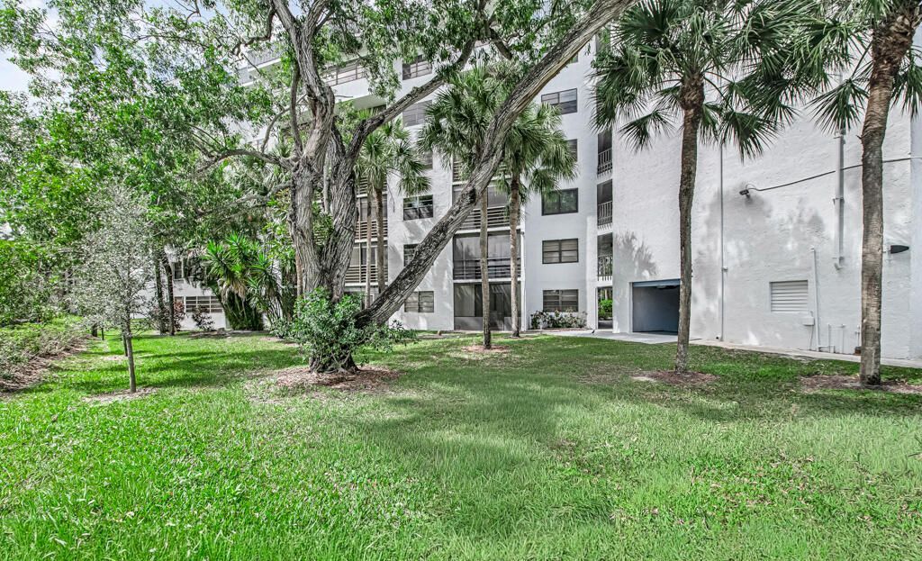 4640 Lucerne Lakes Boulevard, Unit 206, Lake Worth, FL 33467 Photo