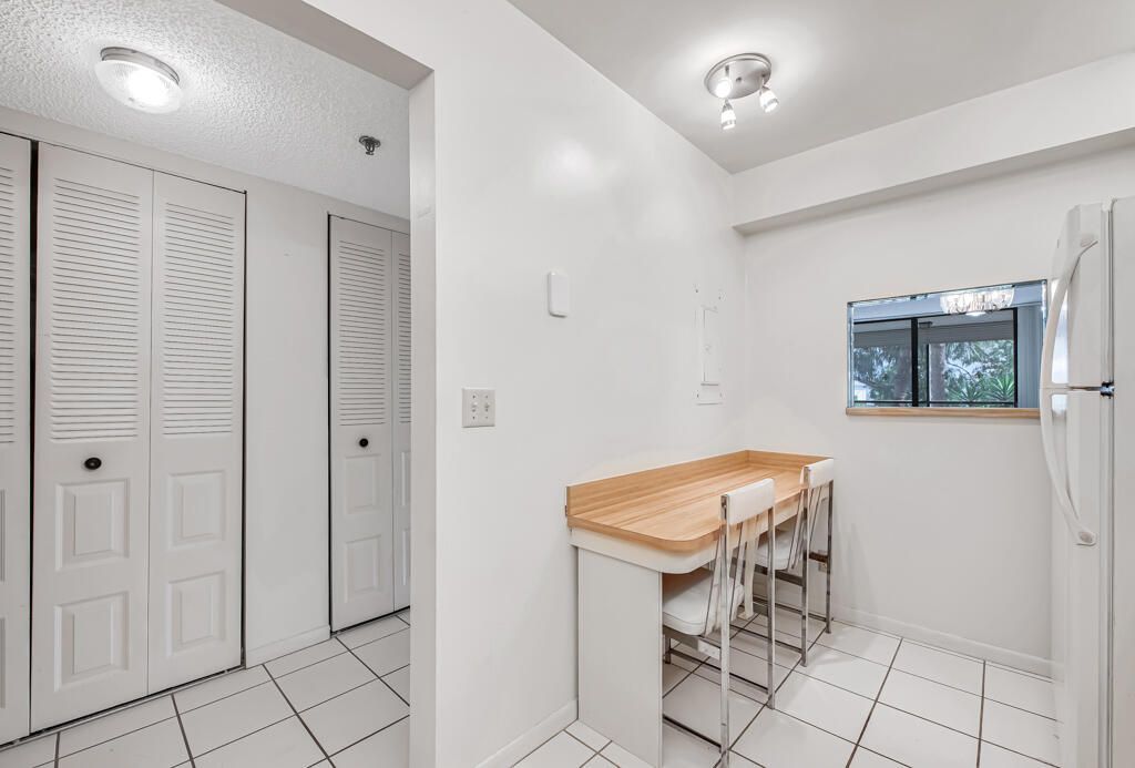 4640 Lucerne Lakes Boulevard, Unit 206, Lake Worth, FL 33467 Photo