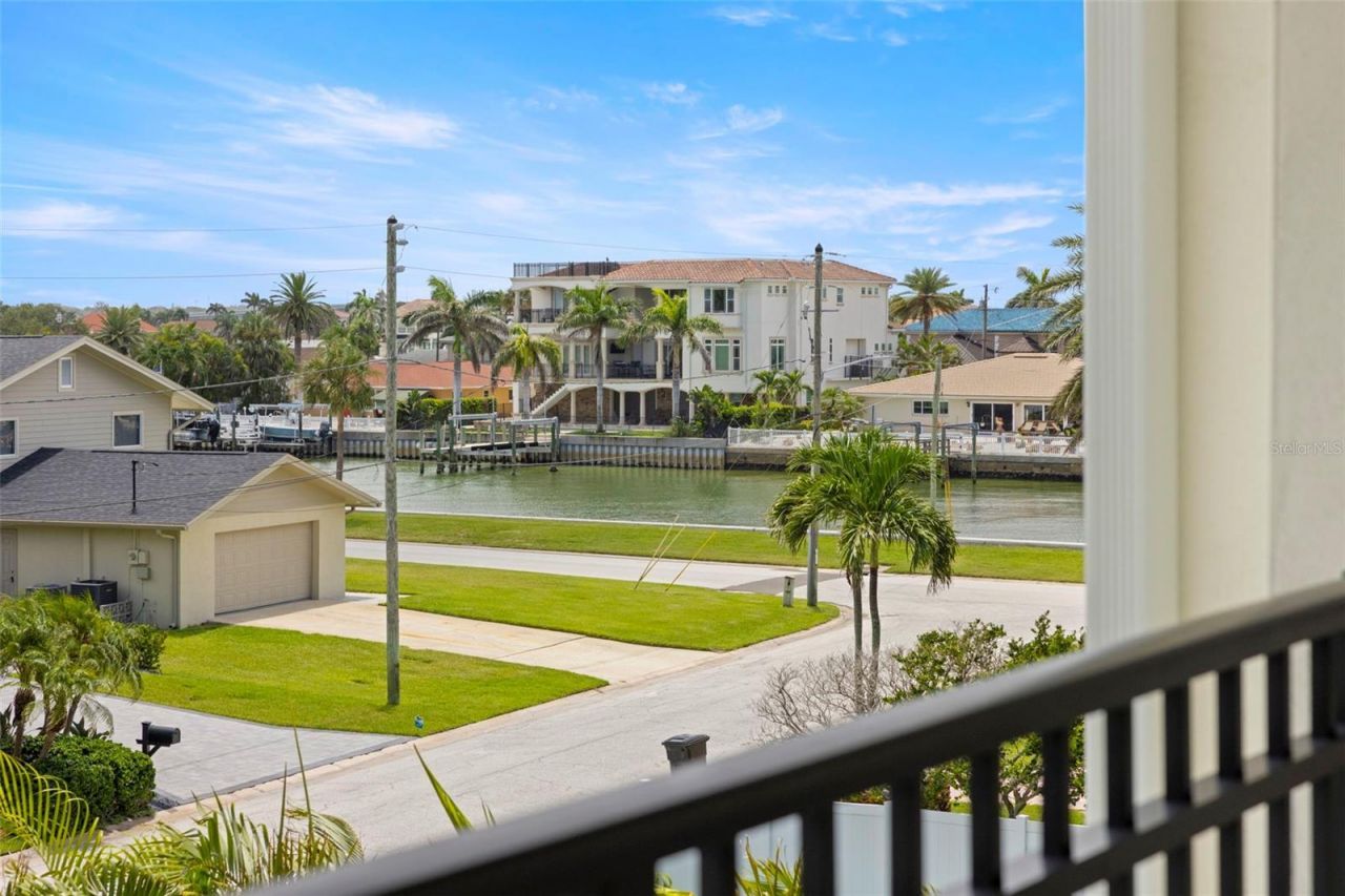 3141 Hibiscus Drive W, Belleair Beach, FL 33786 Photo