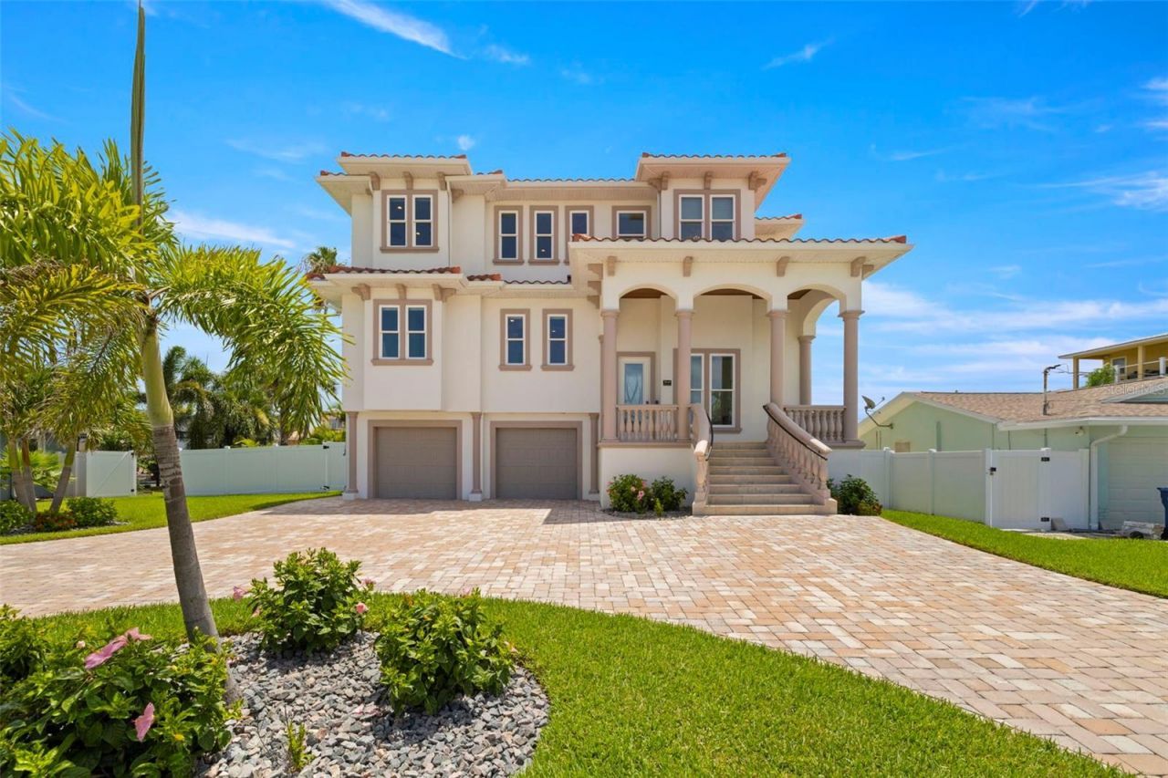 3141 Hibiscus Drive W, Belleair Beach, FL 33786 Photo