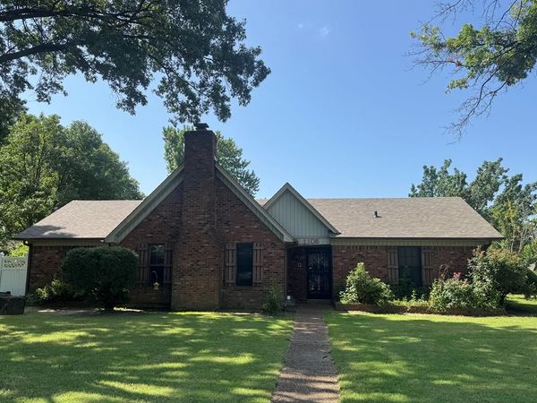 1106 W Barton Avenue, West Memphis, AR 72301