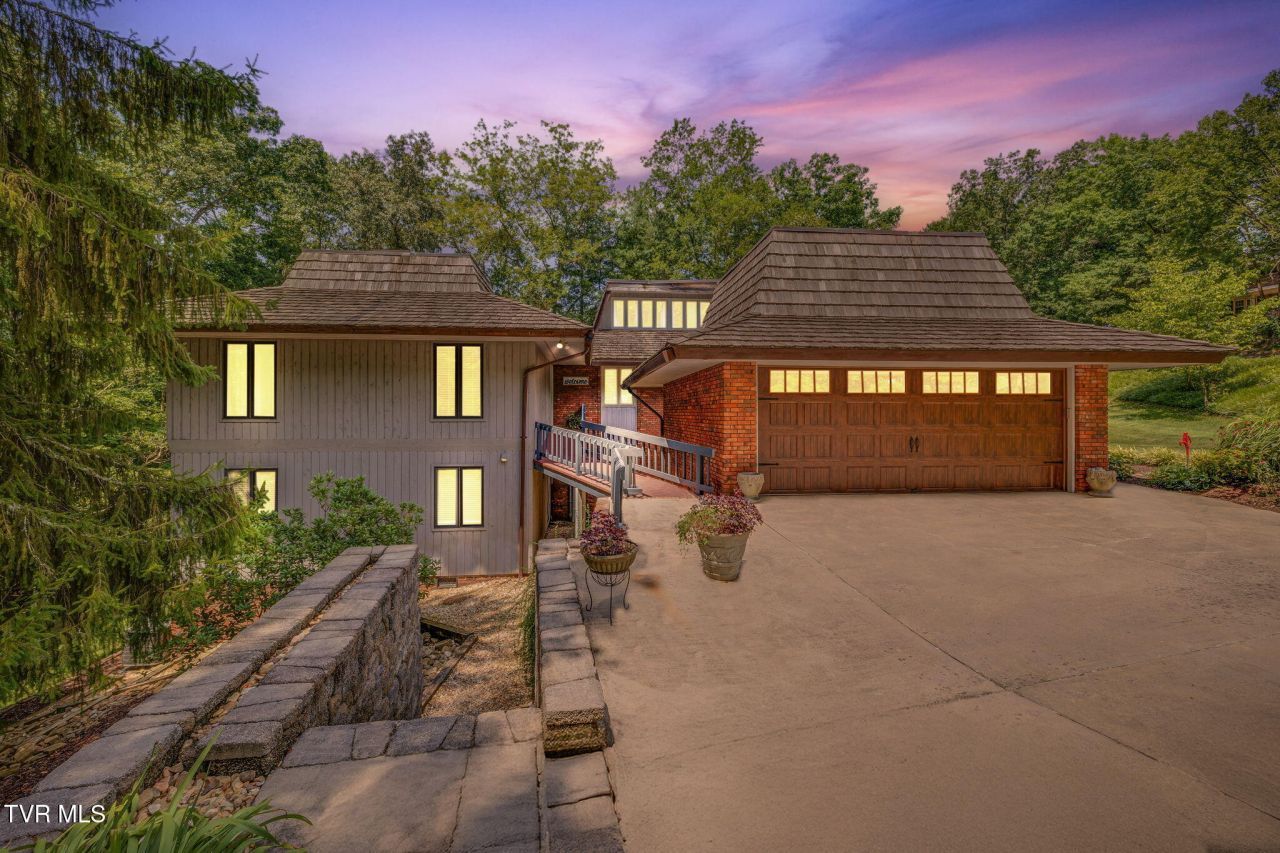 708 Thornwood Place, Kingsport, TN 37660 Main Photo