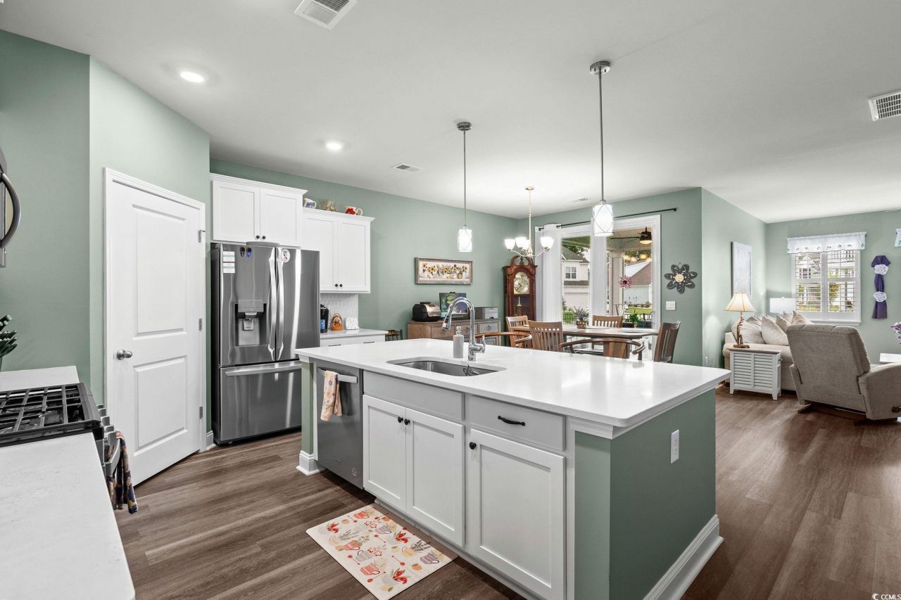 1102 Barrington Way Photo 9