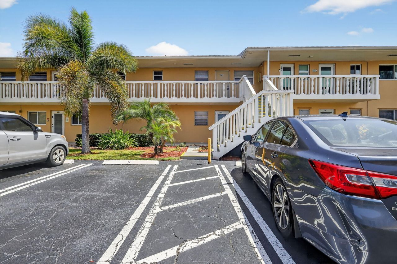 2152 NE 1st Way, Unit 205, Boynton Beach, FL 33435 Photo