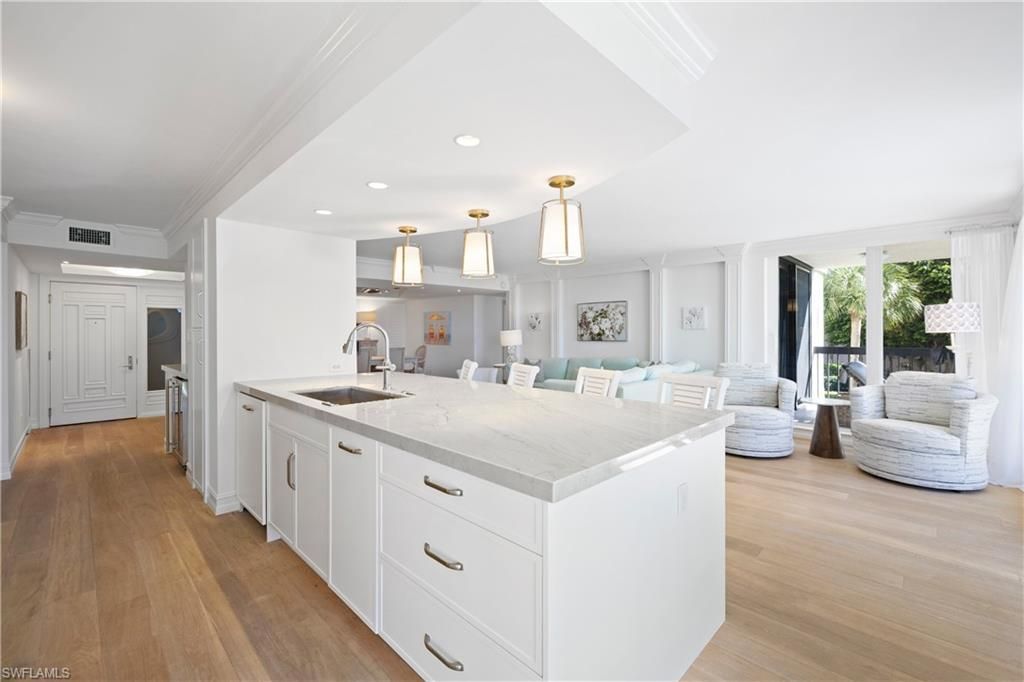 4551 Gulf Shore Blvd N, Unit 204, Naples, FL 34103 Photo