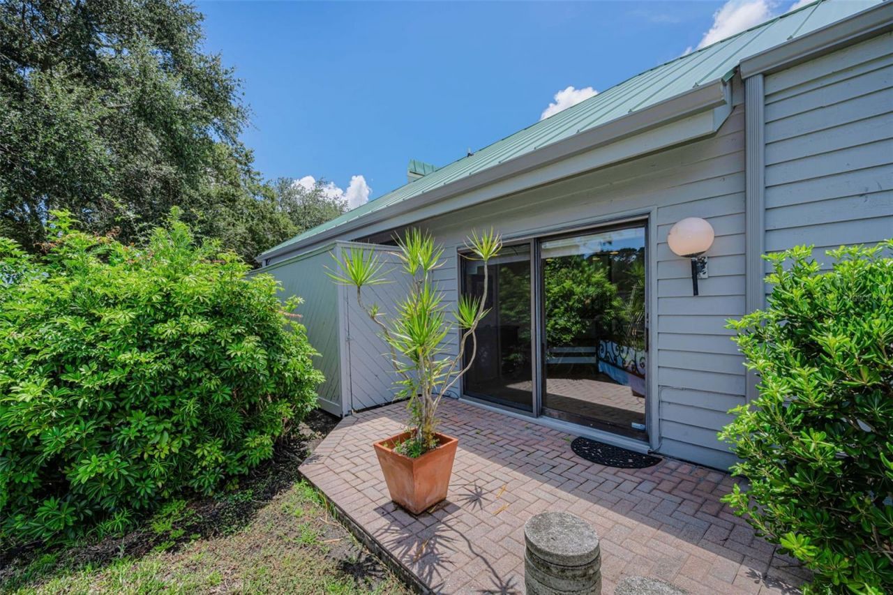 10479 Longwood Drive, Seminole, FL 33777 Photo