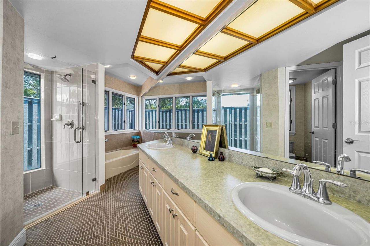 10479 Longwood Drive, Seminole, FL 33777 Photo