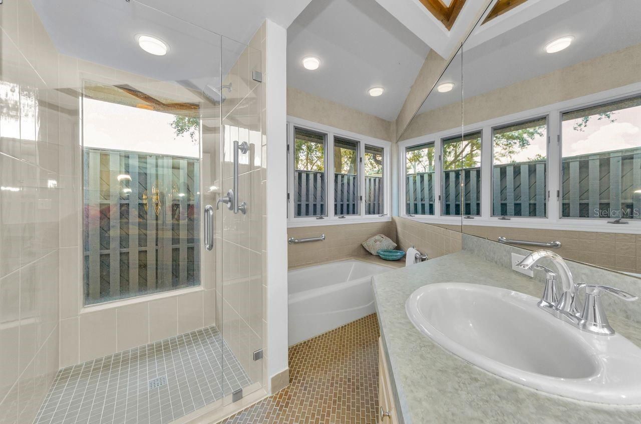 10479 Longwood Drive, Seminole, FL 33777 Photo