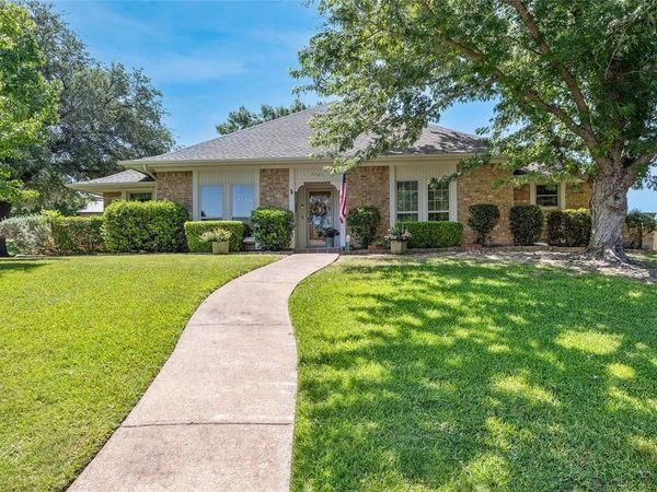 7761 Skylake Drive, Fort Worth, TX 76179