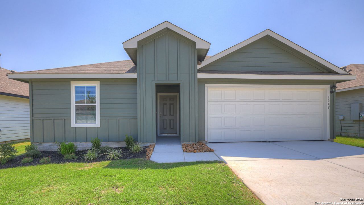 1042 Argonne Forest, Seguin, TX 78155 Main Photo