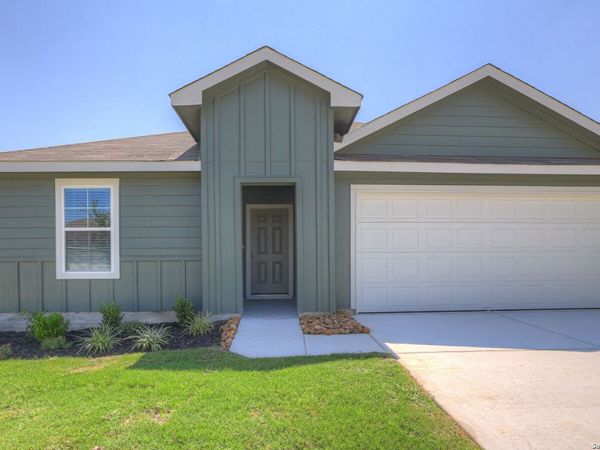 1042 ARGONNE FOREST, Seguin, TX 78155