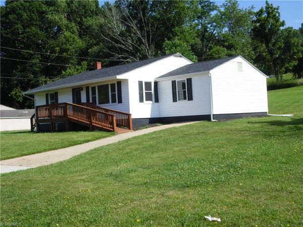 569 N Sparta Parkway, Sparta, NC 28675