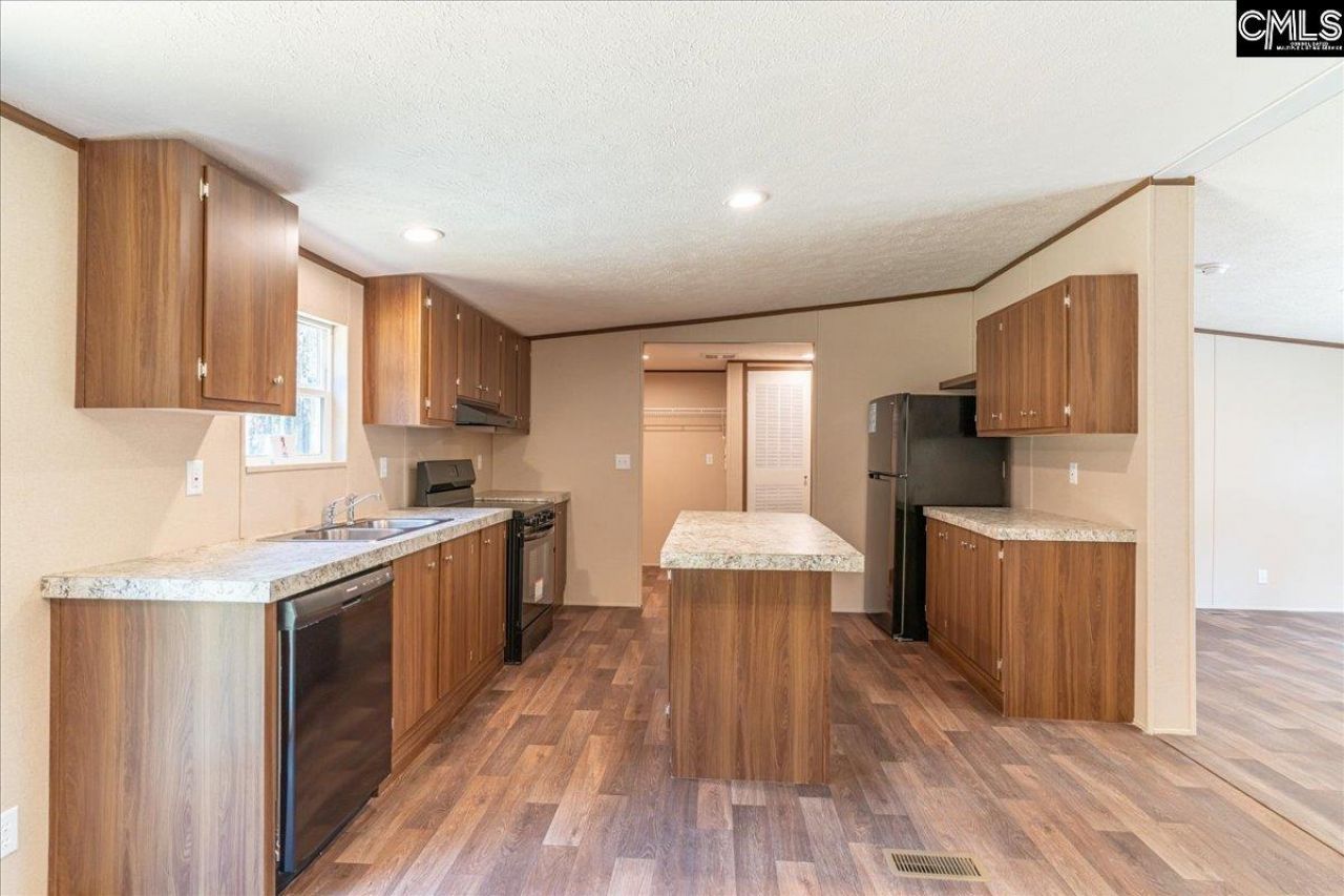 846 Horses Neck Road Photo 11