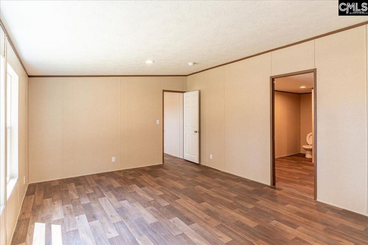 846 Horses Neck Road Photo 15