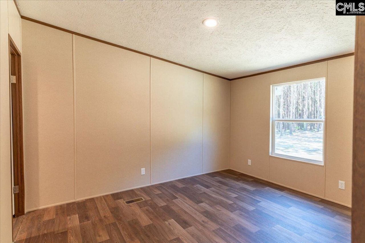 846 Horses Neck Road Photo 19