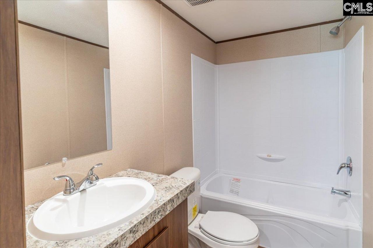 846 Horses Neck Road Photo 20