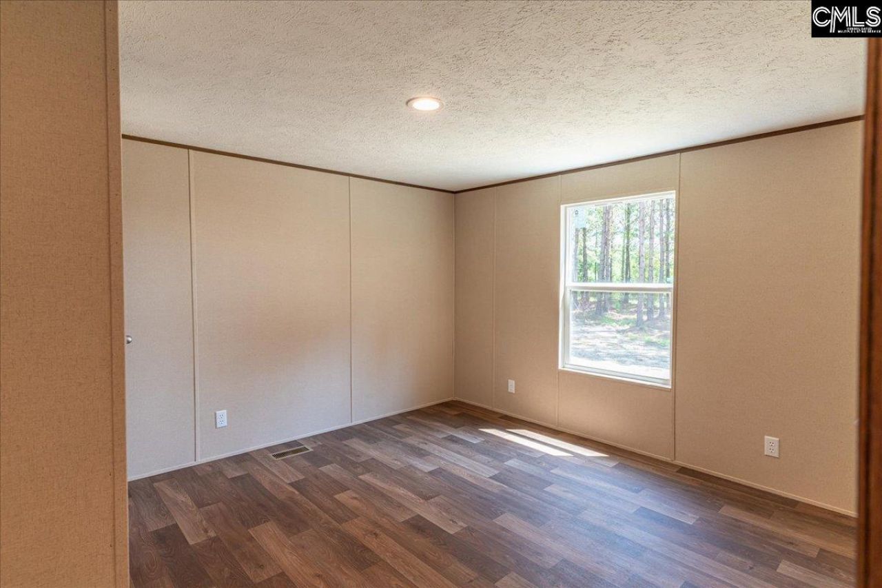 846 Horses Neck Road Photo 21