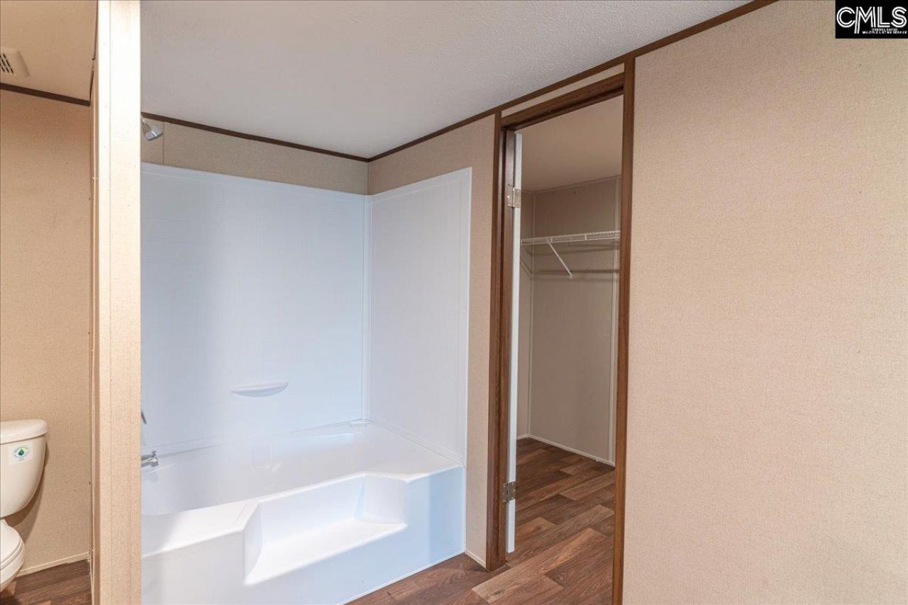 846 Horses Neck Road Photo 22