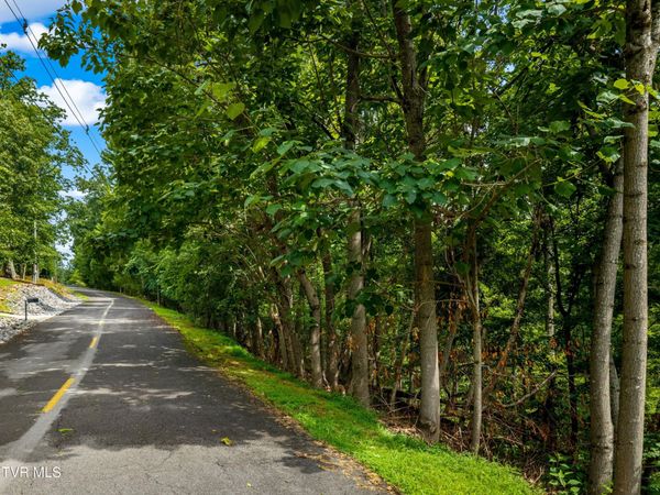 648 Lakeview Drive, Mooresburg, TN 37811
