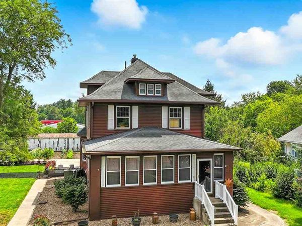 115 W Clark St, North English, IA 52316