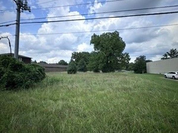 2255 Fort Campbell Blvd, Clarksville, TN 37042