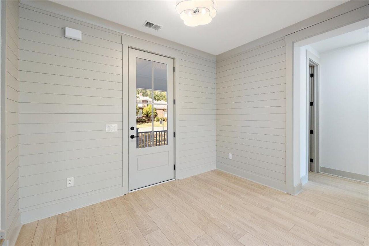 1500 Eagle Landing Boulevard Photo 8