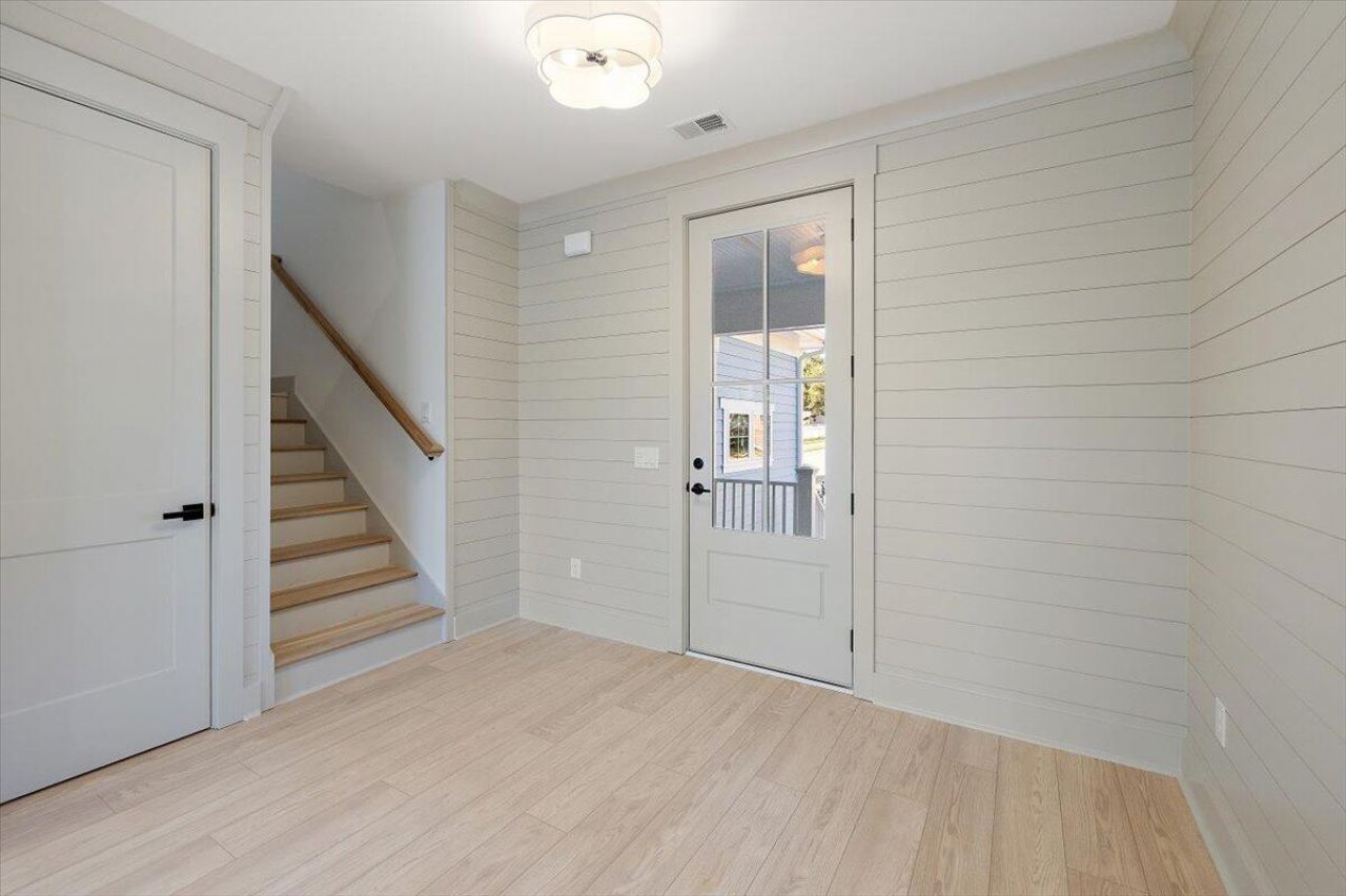 1500 Eagle Landing Boulevard Photo 9