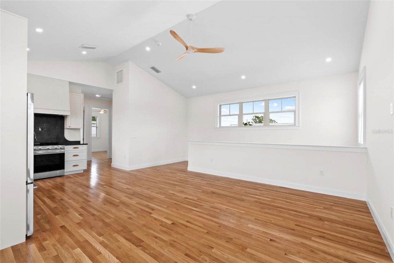 1631 31st Avenue N, Saint Petersburg, FL 33713 Photo