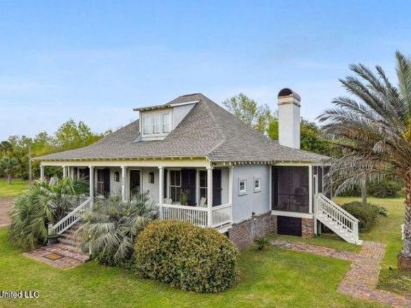 400 Merritt Street, Waveland, MS 39576