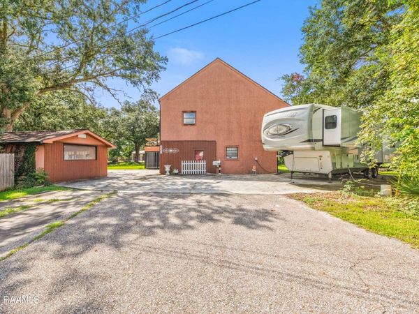 237 Aline Drive, Breaux Bridge, LA 70517