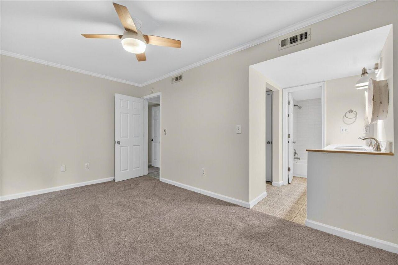 104 Peacock Place Photo 15