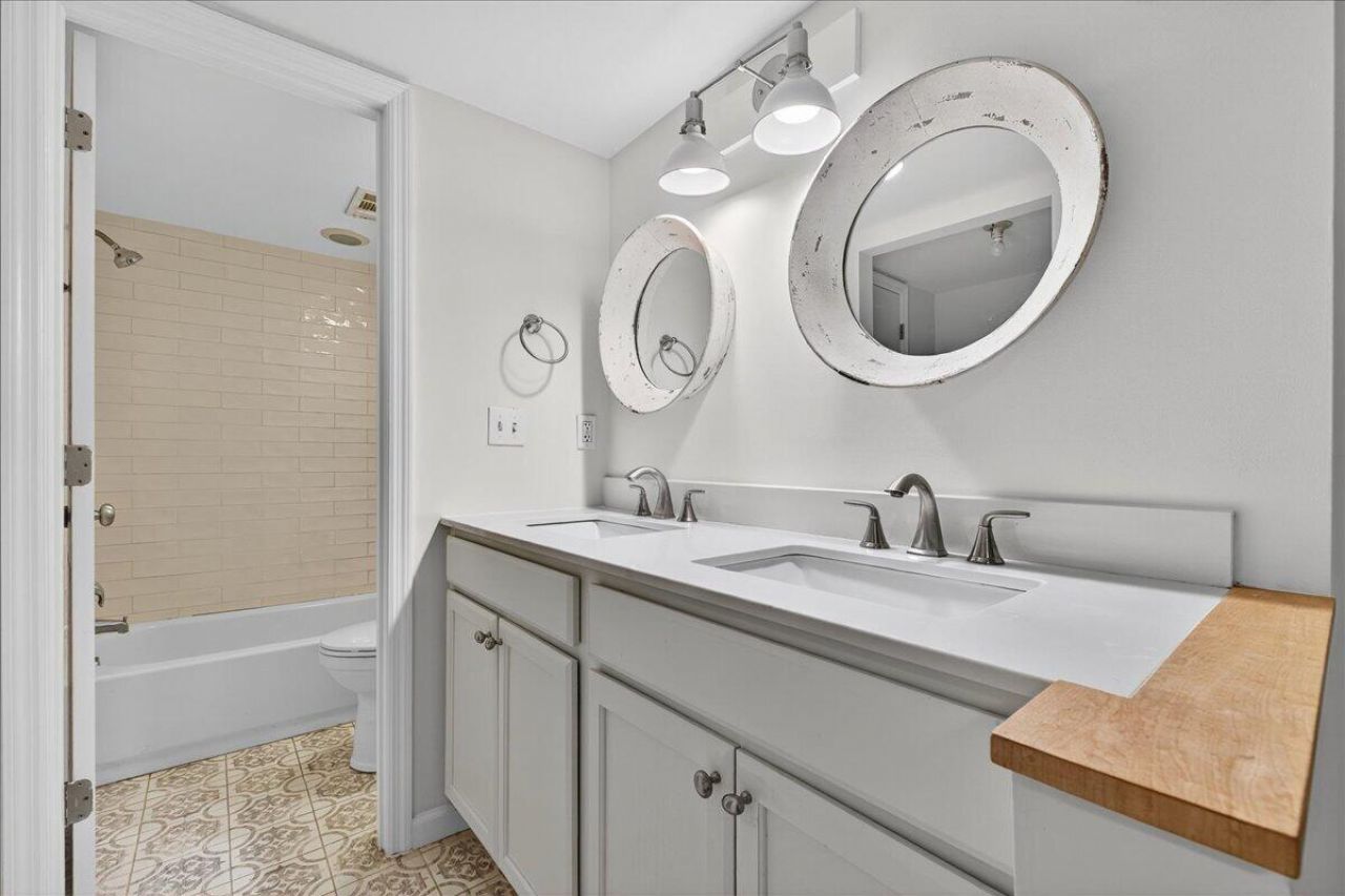 104 Peacock Place Photo 17