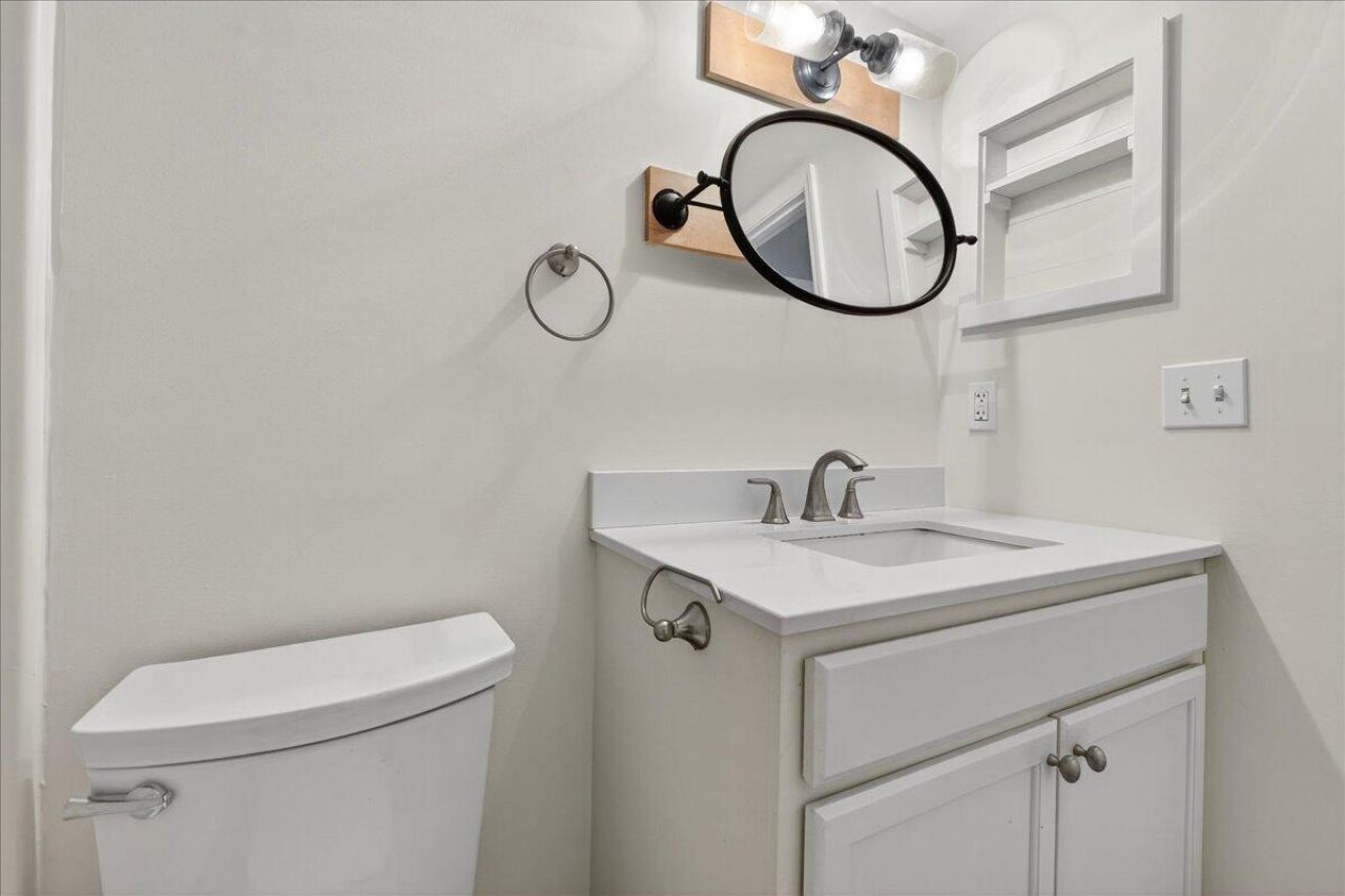 104 Peacock Place Photo 24