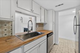 104 Peacock Place photo 4