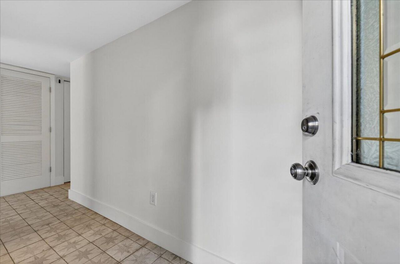 104 Peacock Place Photo 6