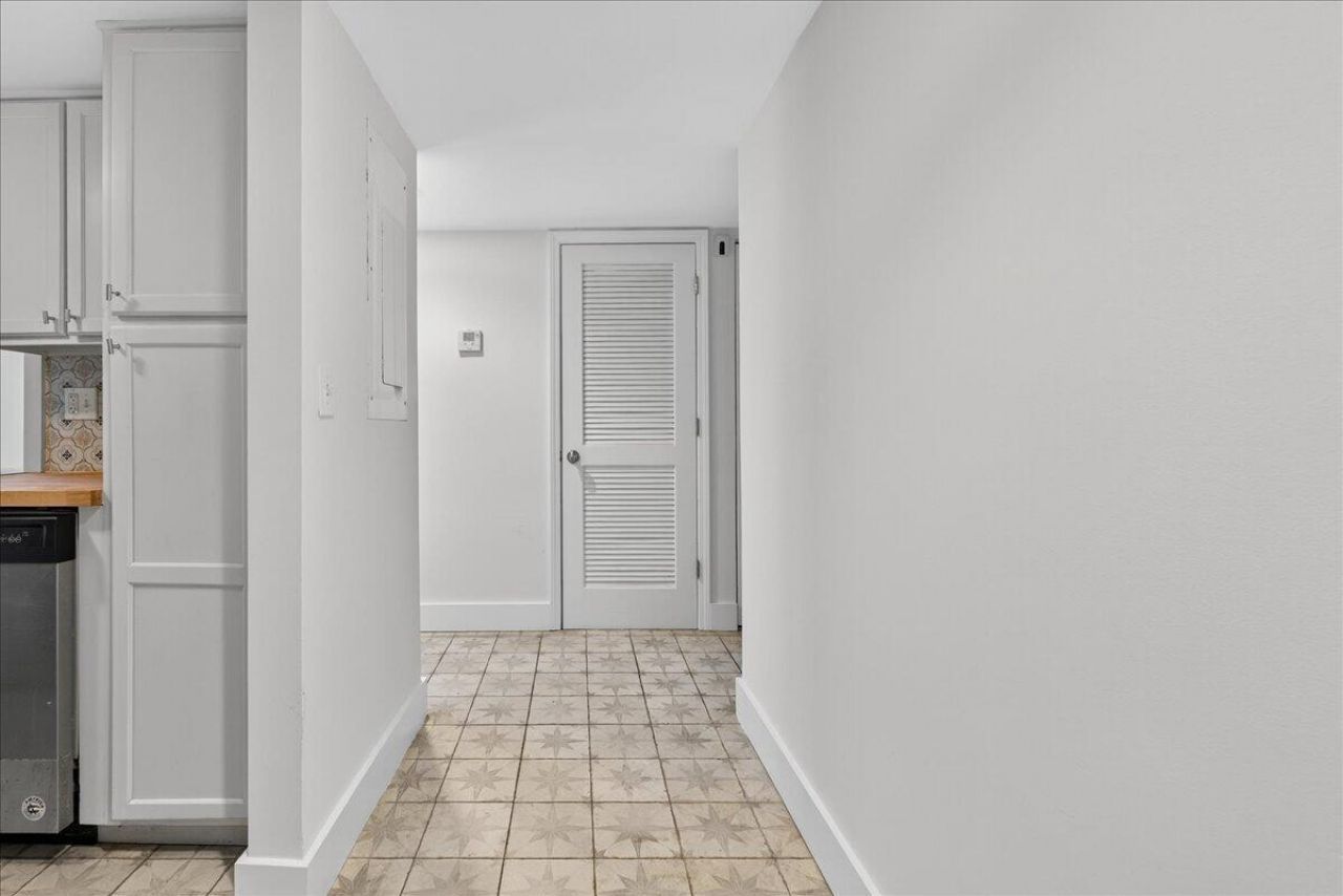 104 Peacock Place Photo 7