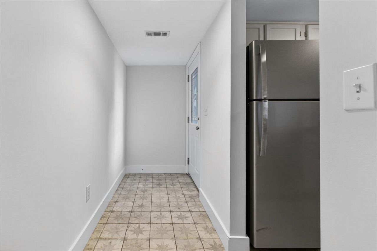 104 Peacock Place Photo 8