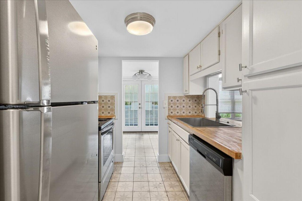 104 Peacock Place Photo 9