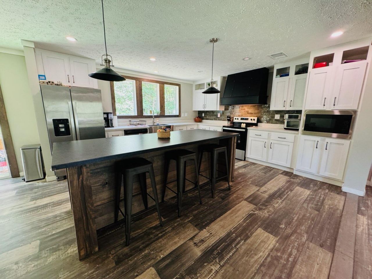 661 Woodrow Road Photo 6