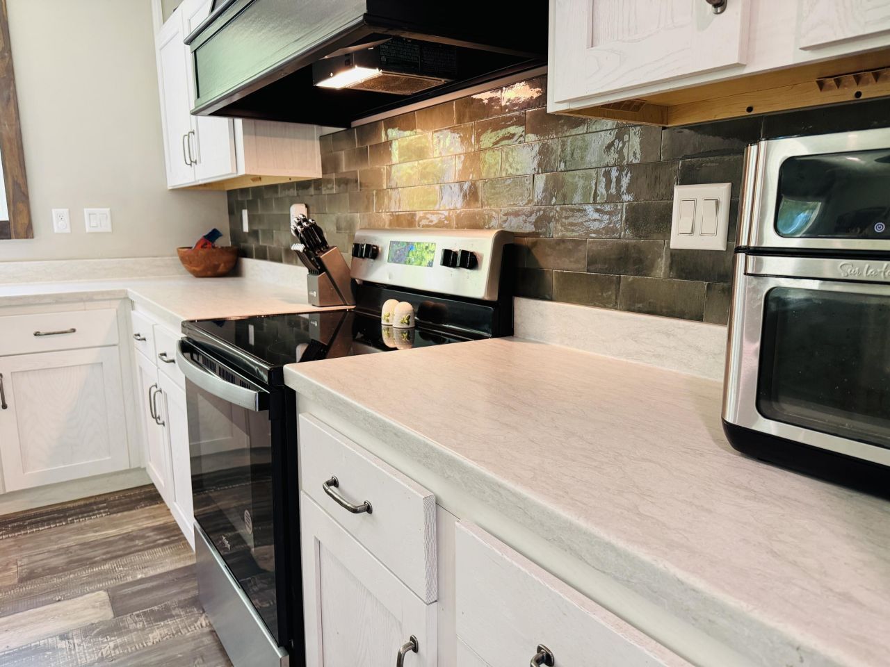 661 Woodrow Road Photo 7