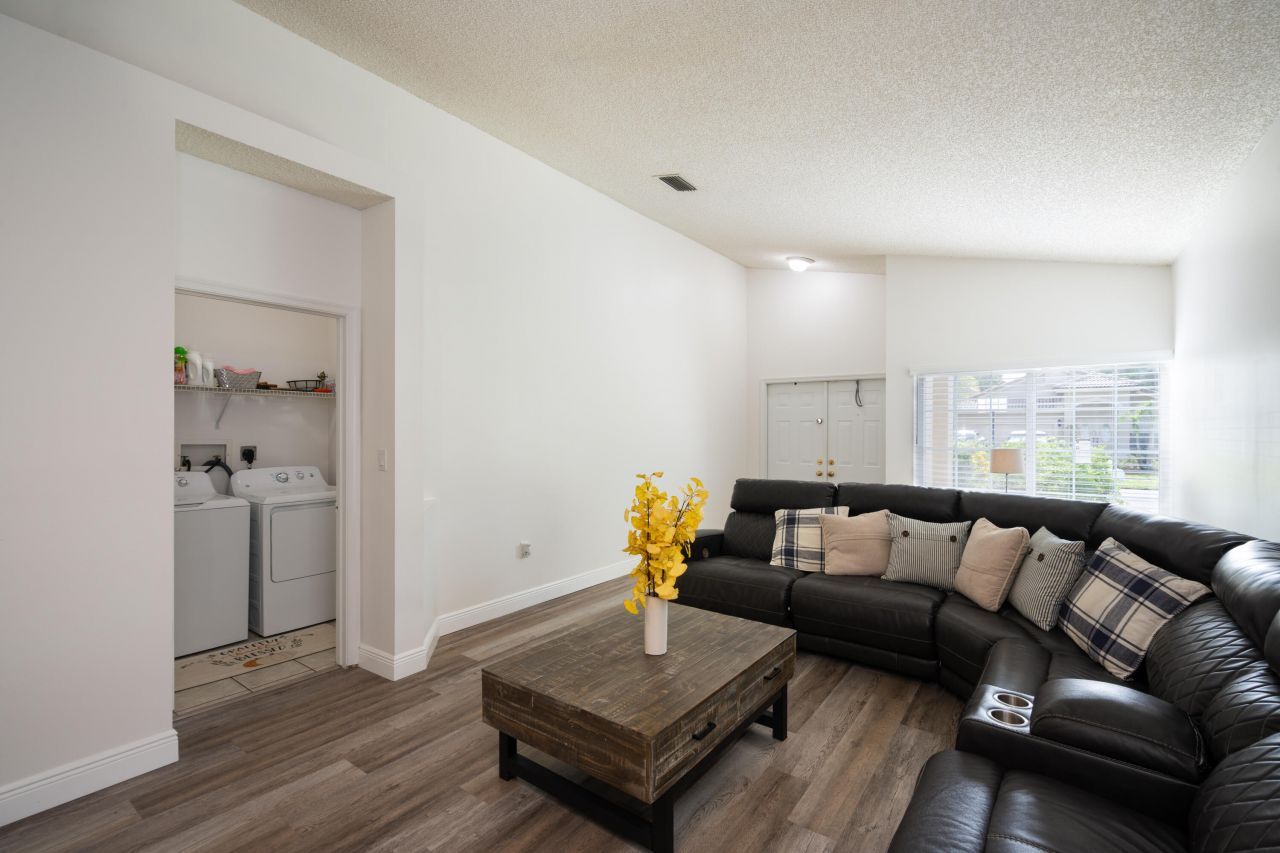 370 SW 203rd Avenue, Pembroke Pines, FL 33029 Photo