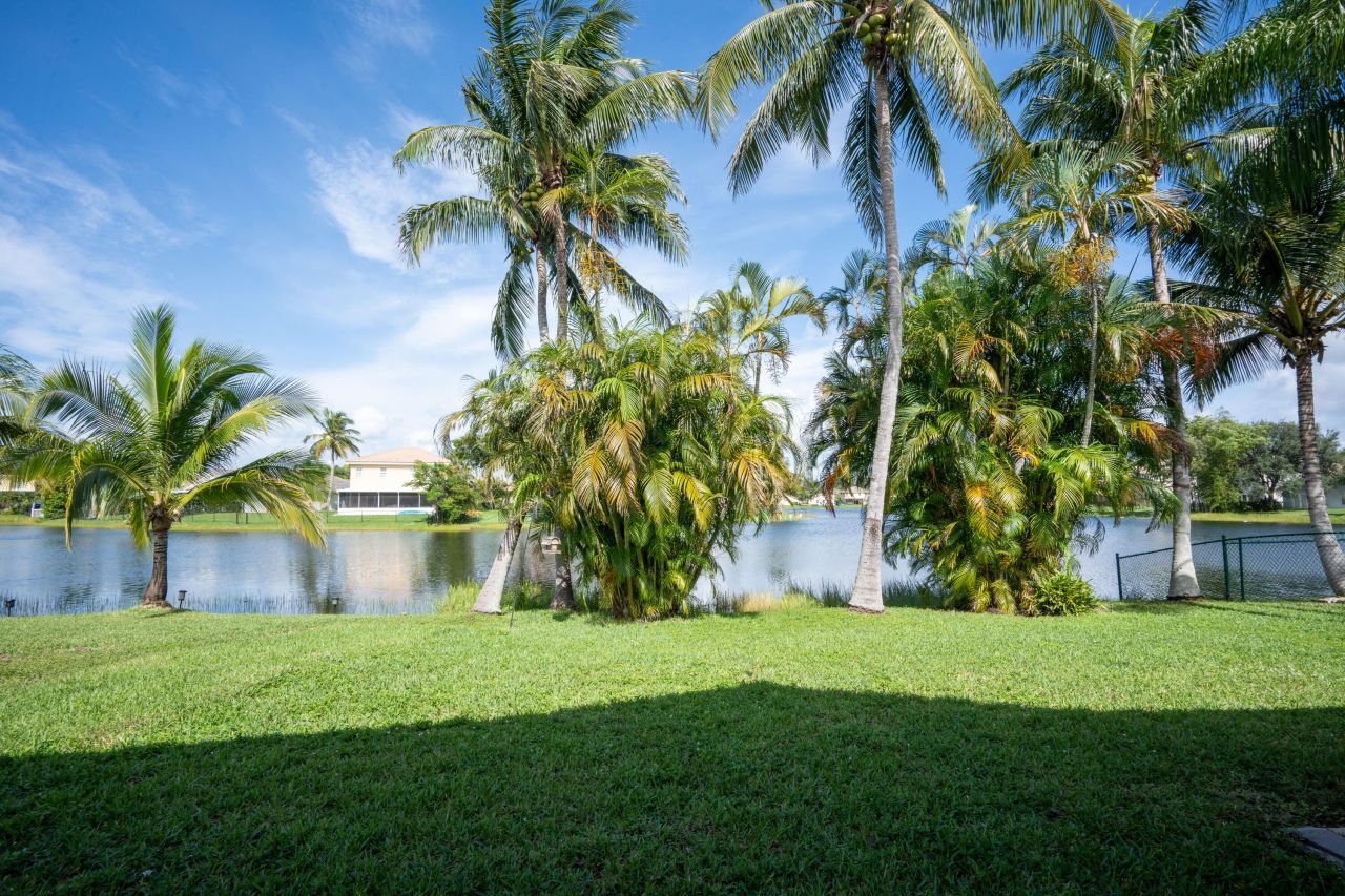 370 SW 203rd Avenue, Pembroke Pines, FL 33029 Photo