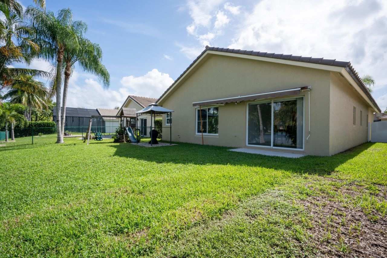 370 SW 203rd Avenue, Pembroke Pines, FL 33029 Photo