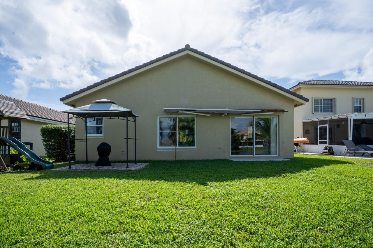 370 SW 203rd Avenue, Pembroke Pines, FL 33029 Photo
