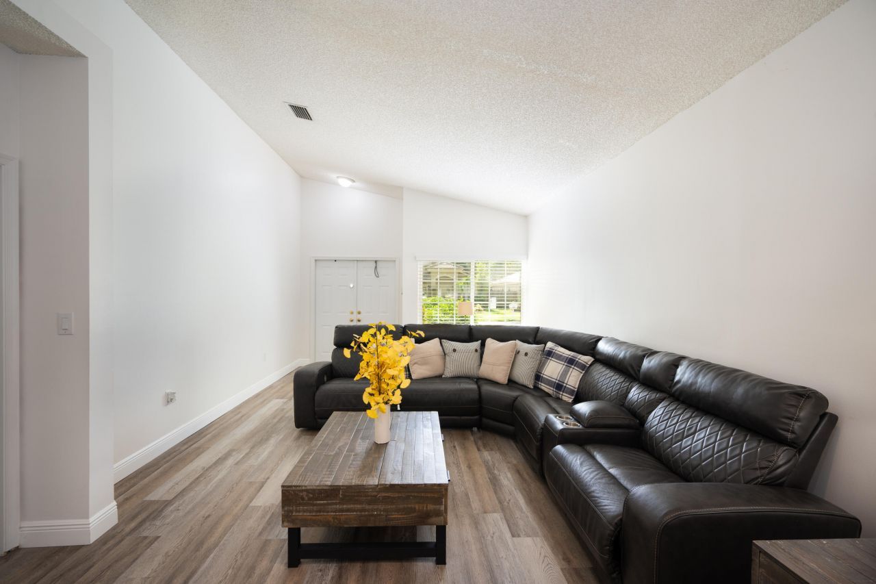 370 SW 203rd Avenue, Pembroke Pines, FL 33029 Photo