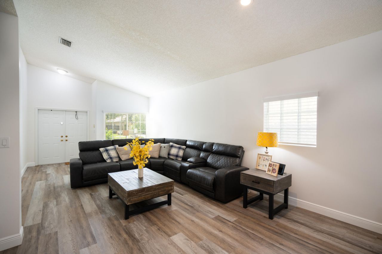 370 SW 203rd Avenue, Pembroke Pines, FL 33029 Photo