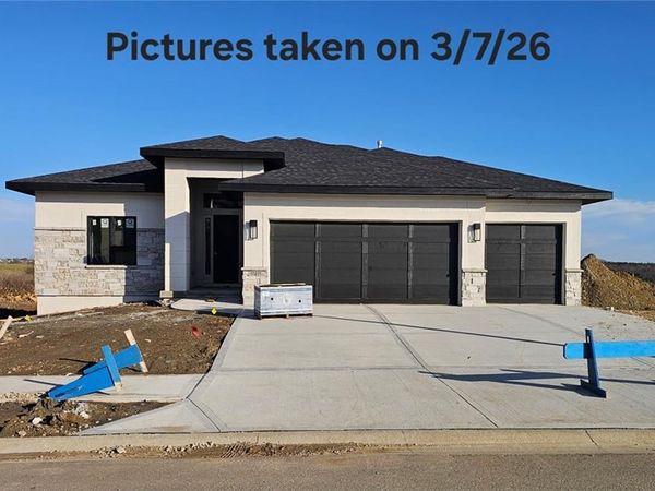 11271 S Sunray Drive, Olathe, KS 66061