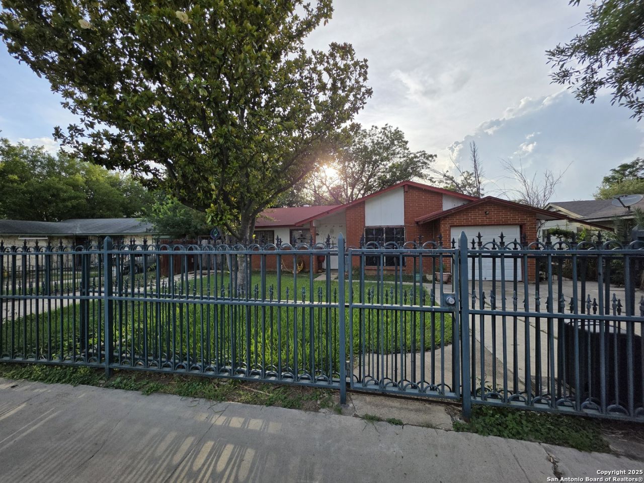 2103 Chesterhill, San Antonio, TX 78228 Main Photo