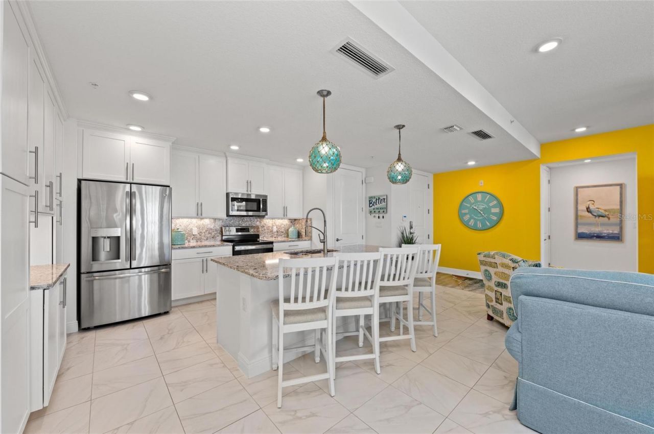 387 Aruba Circle, Unit 301, Bradenton, FL 34209 Photo