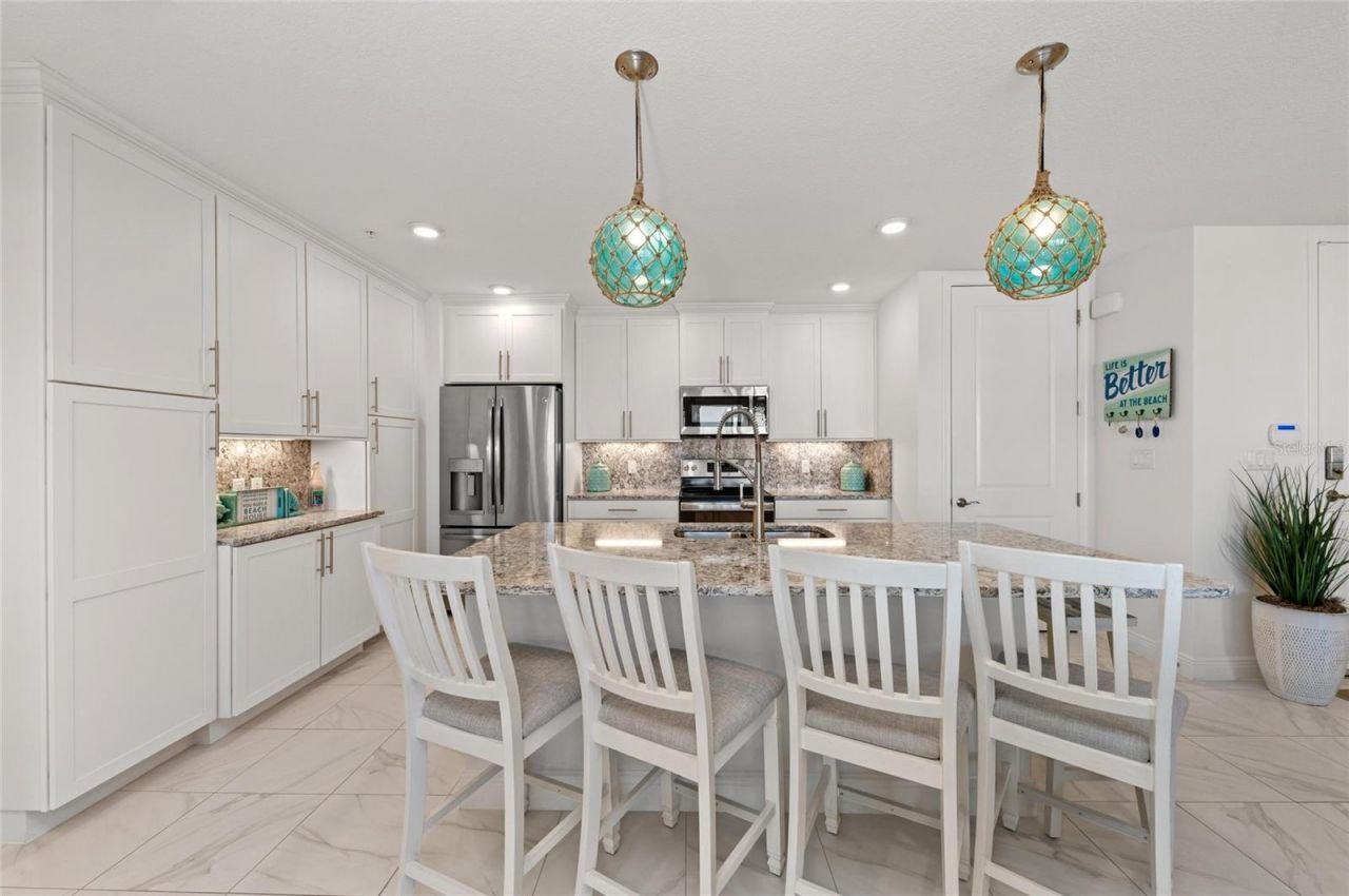 387 Aruba Circle, Unit 301, Bradenton, FL 34209 Photo